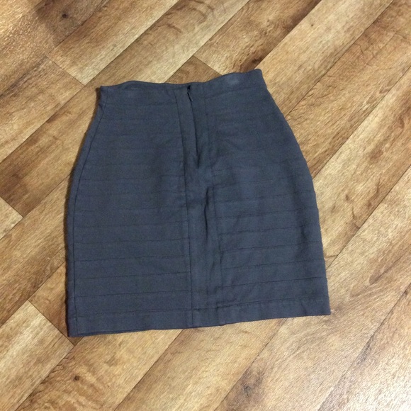 Express Skirt ✨ - Picture 4 of 5